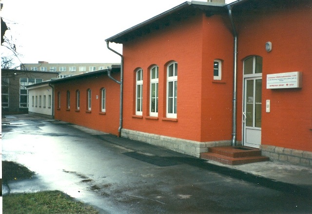 Datei:GGIZ Erfurt Eingang 1994.jpg